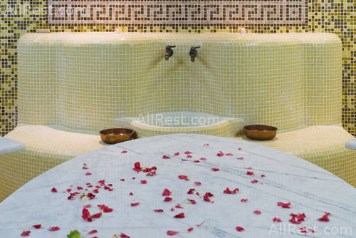 Majestic Hotel & Residence 100